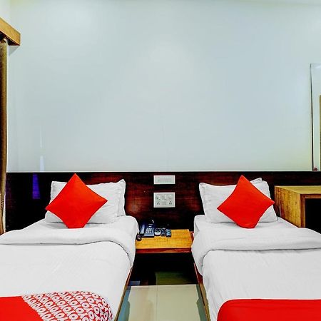 Oyo 77491 Hotel Shreenath Valsad Kültér fotó