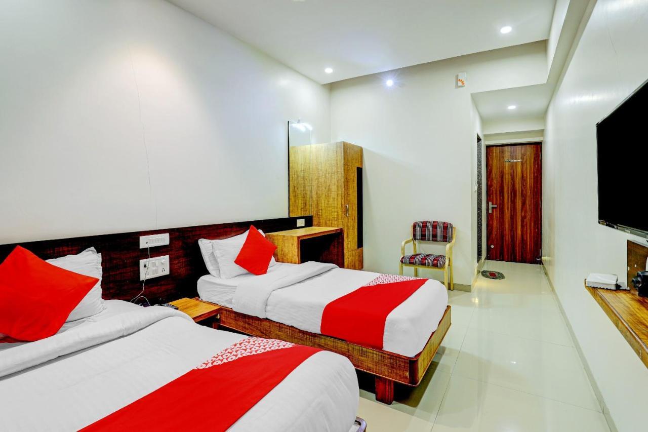 Oyo 77491 Hotel Shreenath Valsad Kültér fotó
