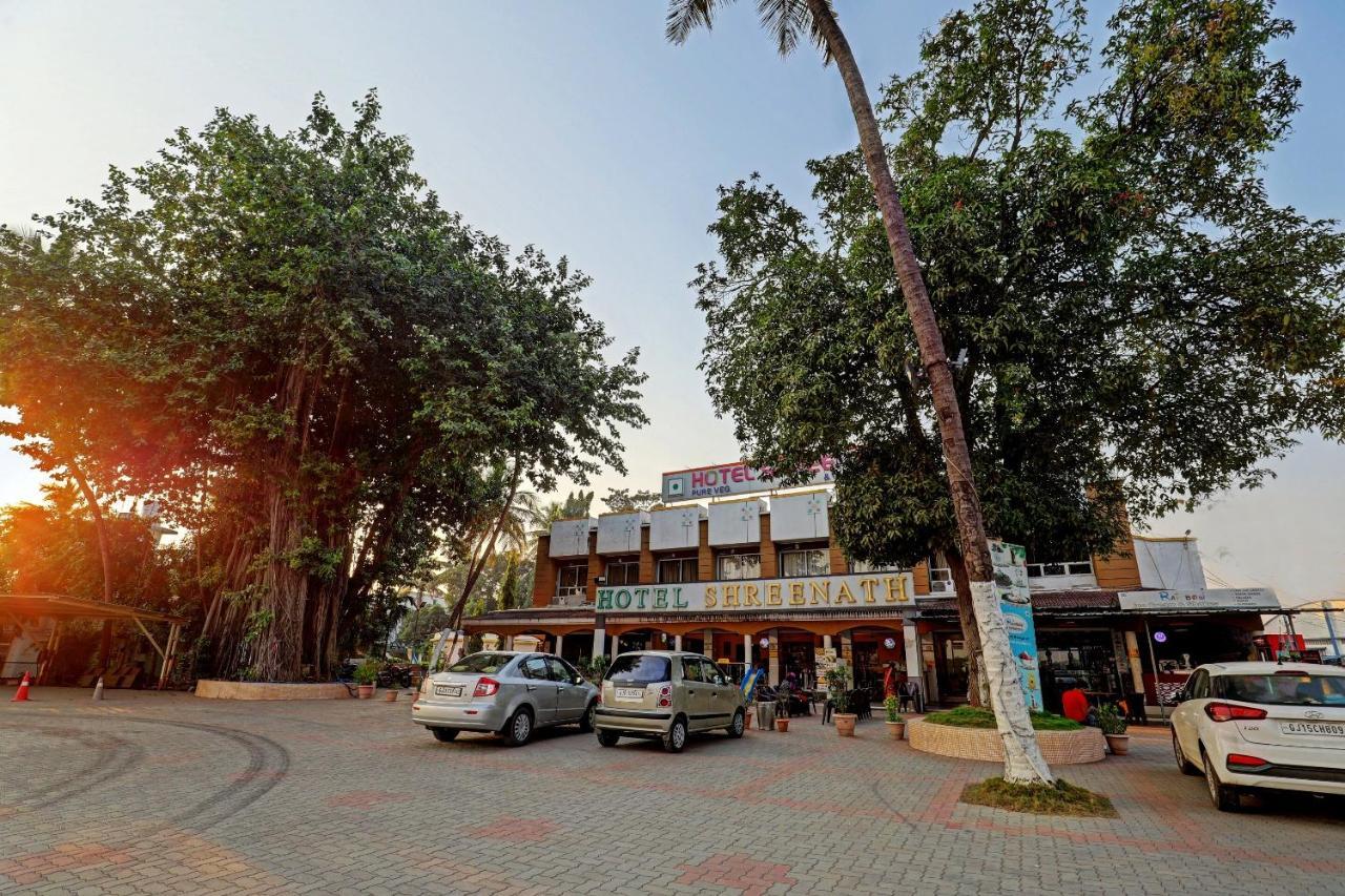 Oyo 77491 Hotel Shreenath Valsad Kültér fotó