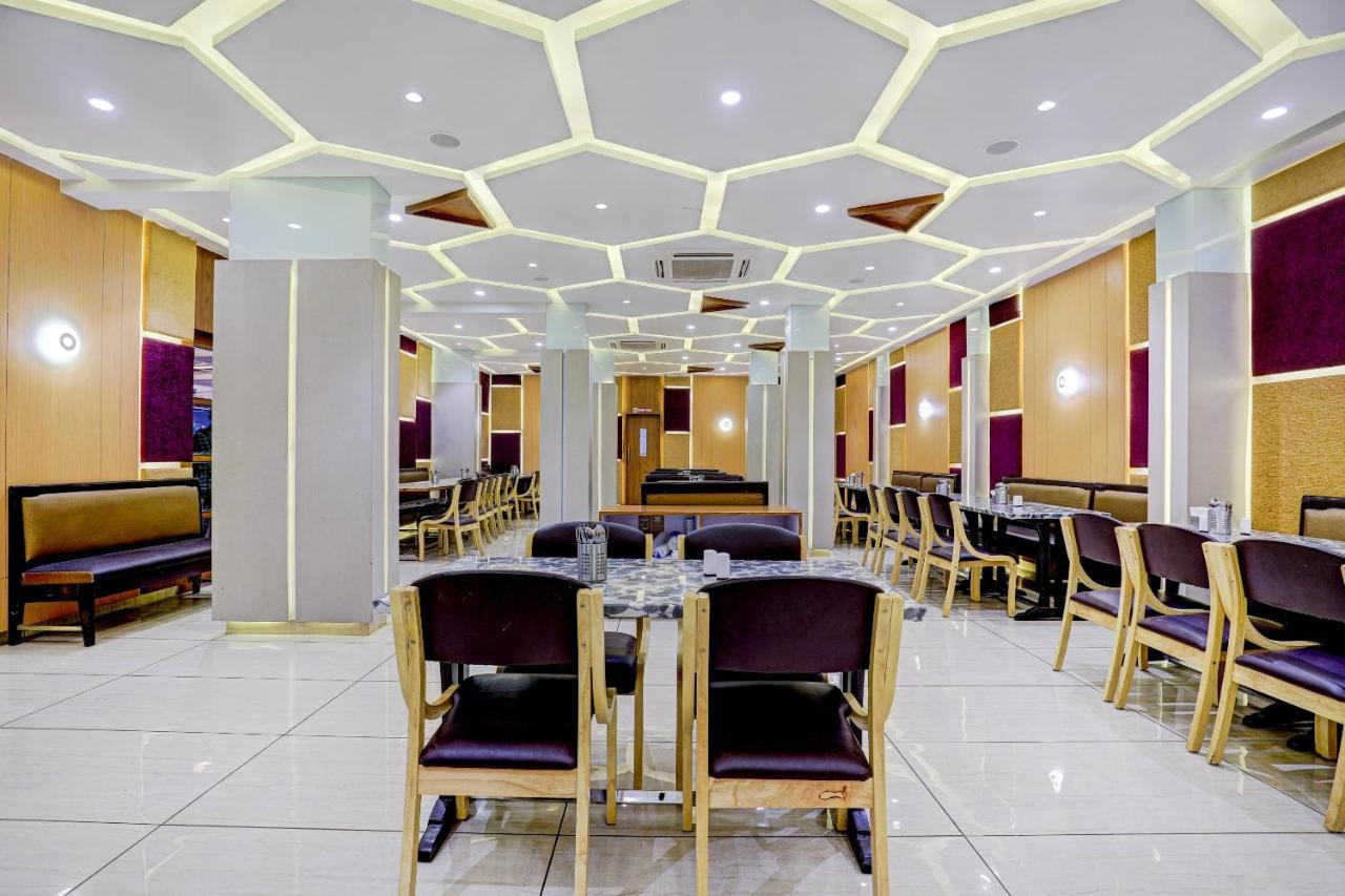 Oyo 77491 Hotel Shreenath Valsad Kültér fotó