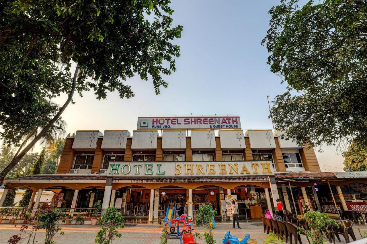 Oyo 77491 Hotel Shreenath Valsad Kültér fotó